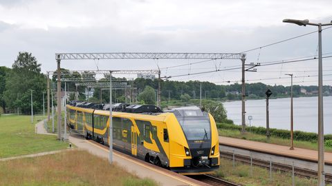 Еще один рейс поезда и "транспорт по вызову": планы оптимизации перевозок в Латвии