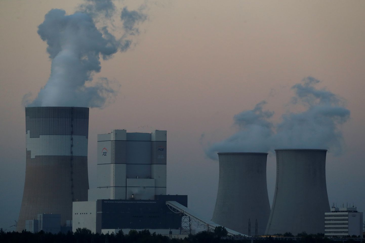 Belchatowi elektrijaam Poolas on euroopa suurim kivisöe põletaja. Tagamaks energeetika jätkusuutlikuks peavad sellised jaamad peagi oma generaatorid välja lülitama.