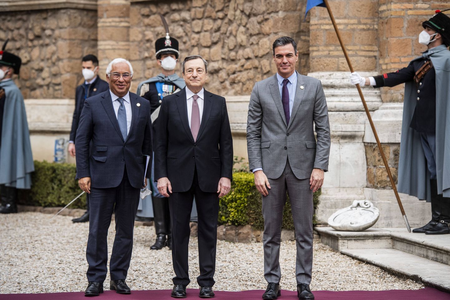 António Costa, Mario Draghi ja Pedro Sánchez.