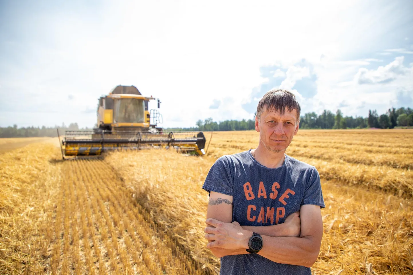 Metstaguse Agro juht Teet Kallakmaa hoiab viljakoristusel silma peal.