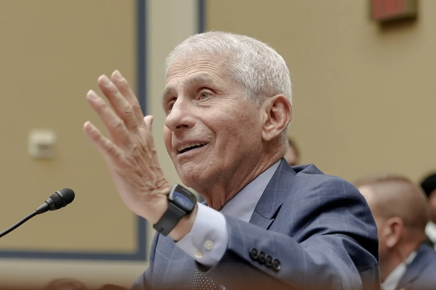 Dr Anthony Fauci 3. juunil 2024 USA esindajatekojas Covidi päritolu kohta ütlusi andmas.