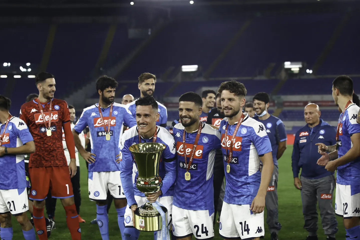 Napoli jalgpallurite rõõmupidu.