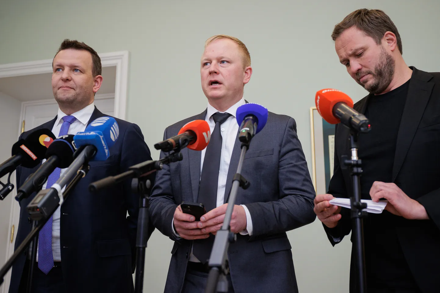 Siseminister Lauri Läänemets, rahandusminister Mart Võrklaev ja välisminister Margus Tsahkna.