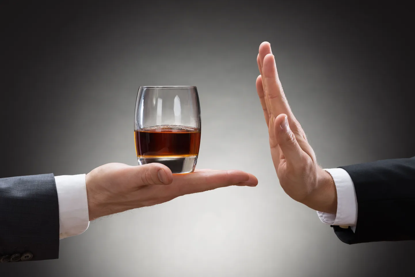 Alkoholiga liialdamine võib tervise hävitada.