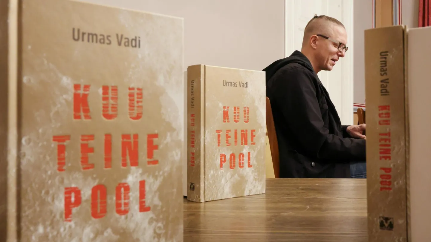 Eduard Vilde kirjandusauhinna pälvinud romaani "Kuu teine pool" autor Urmas Vadi tuleb Pajustisse lugejatega kohtuma.