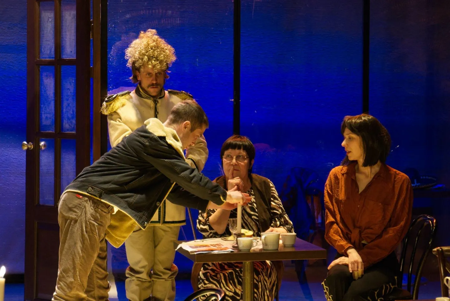 Lauri Lagle lavastus «Tähtede all» Von Krahli teatris. Ingmar Jõela, Markus Truup, Marika Vaarik ja Katariina Tamm.