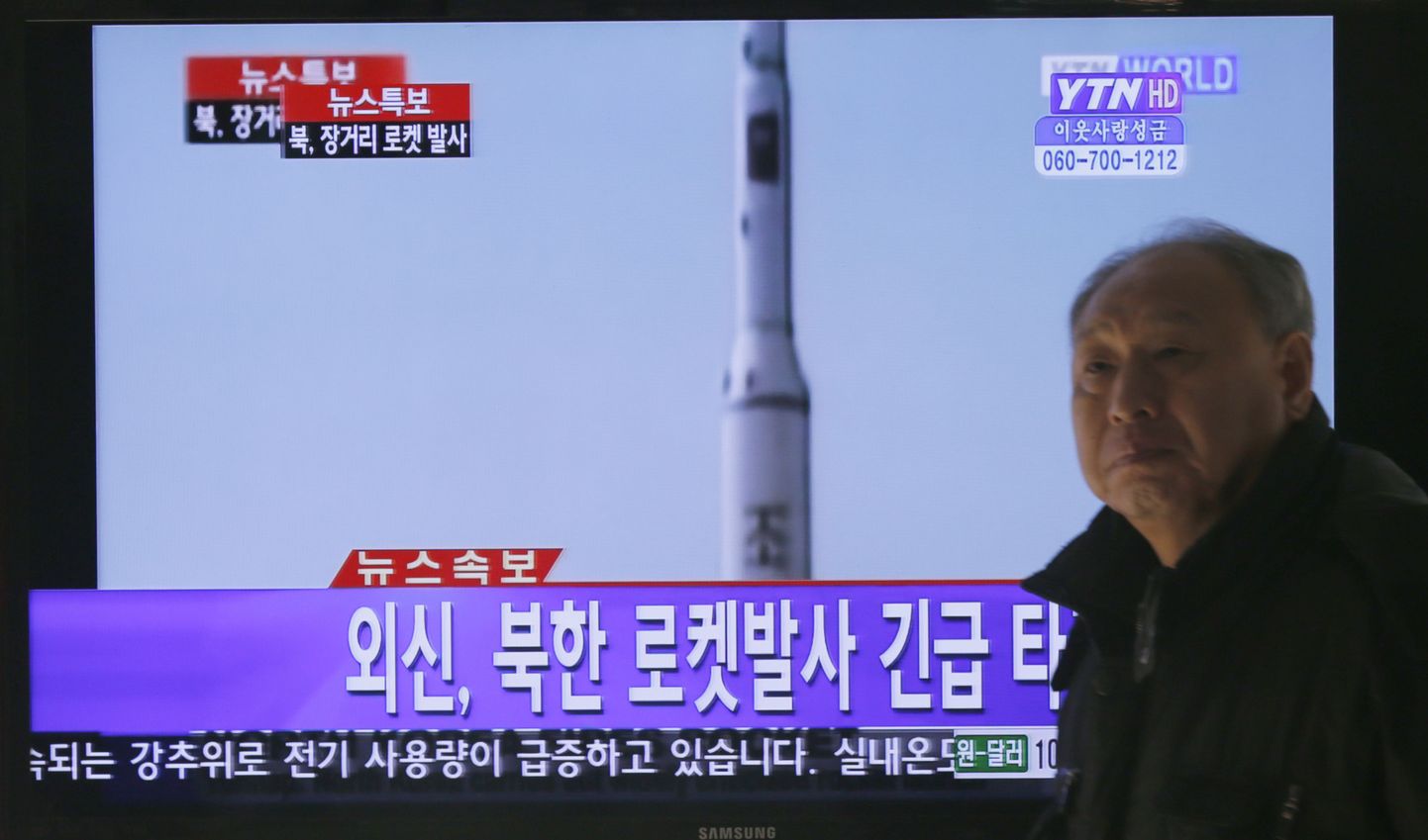 Lõuna-Korea televisioon edastamas telepilti Põhja-Korea raketistardist