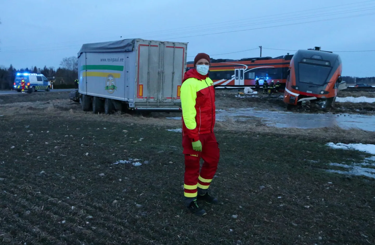 Reisirongile sõitis Ropka ülesõidukohal ette Väike-Maarja firmale Reinpaul kuuluv veok.