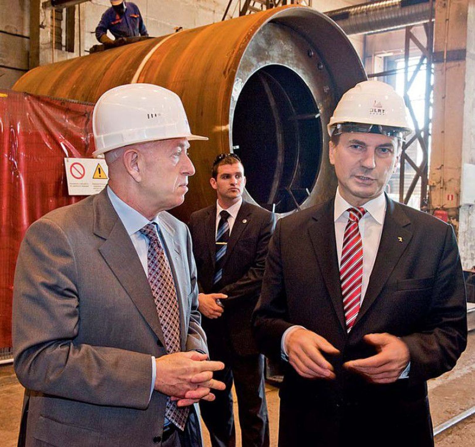 BLRT’i juht Fjodor Berman tutvustab oma tehast peaminister Andrus Ansipile.