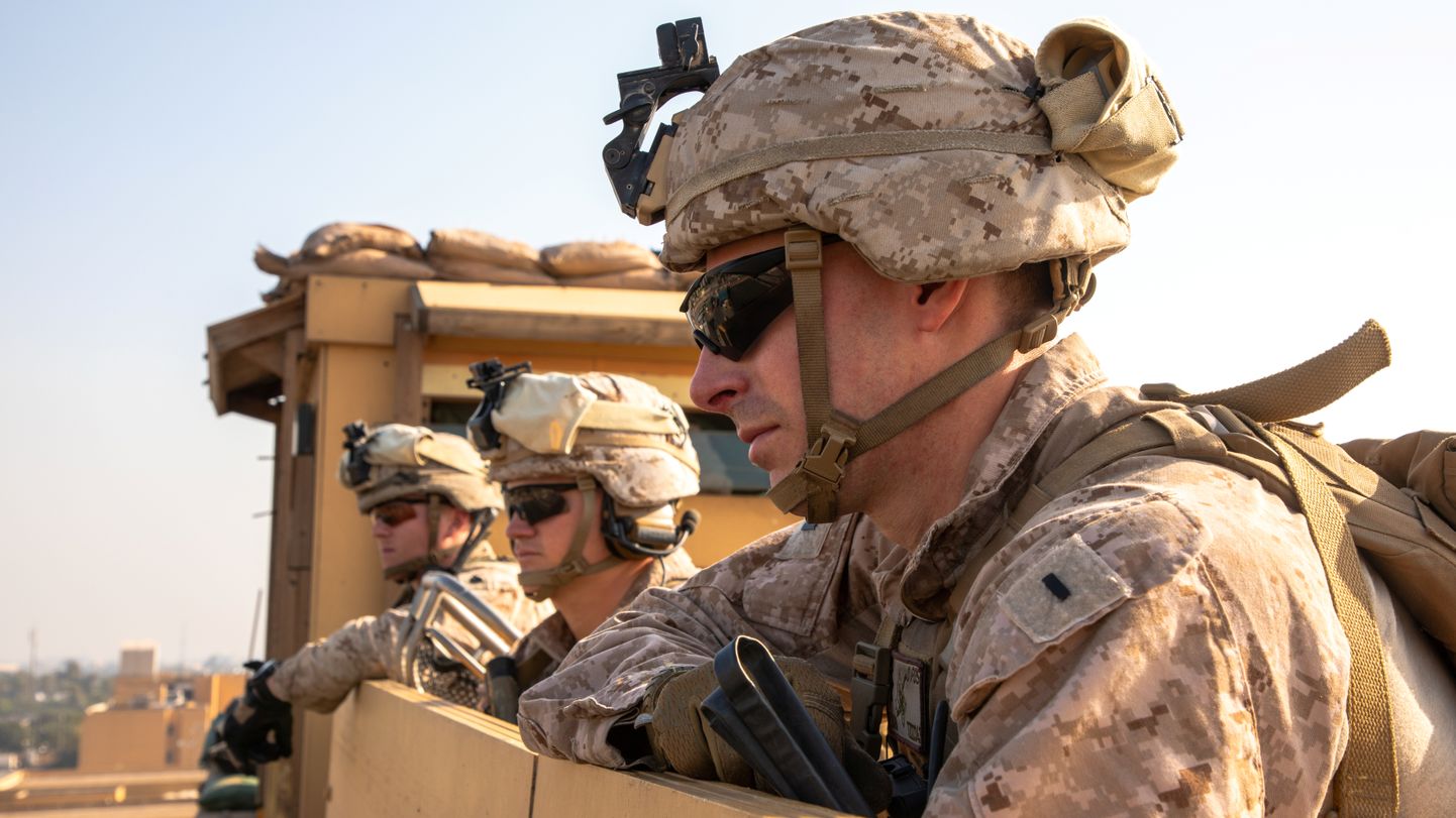 USA merejalaväelased 3. jaanuaril Iraagi pealinnas Bagdadis USA saatkonnakompleksi turvamas.