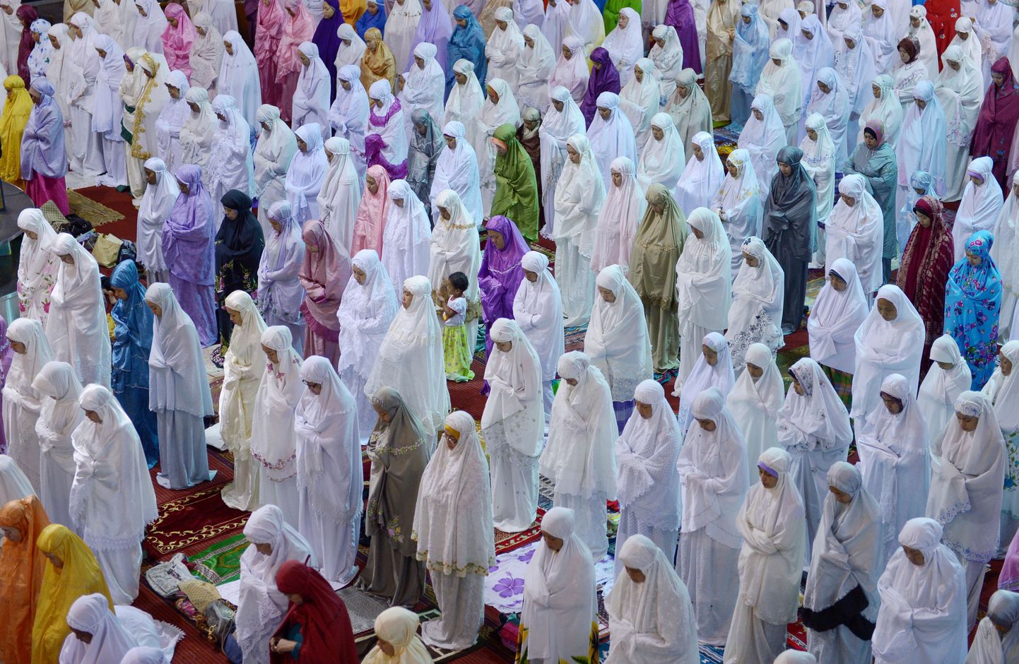 Eile algas Indoneesias moslemite püha kuu ramadaan. Ramadaani algust arvestatakse igas paigas kohaliku aja järgi, seega on see maakera eri paigus varieeruv.