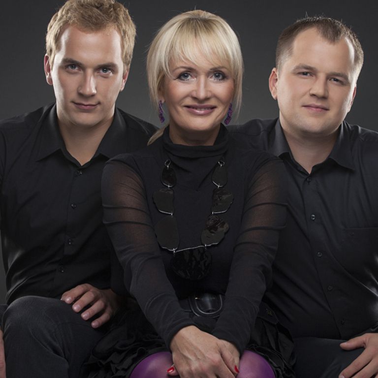 Latvijā populārākā diētas ārste Lolita Neimane ar dēliem - (no kreisās) Gustavu un Niklāvu 