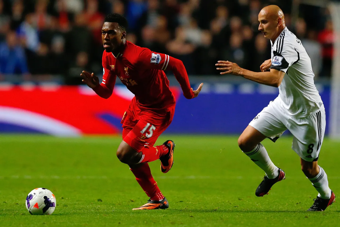 Liverpooli ja Swansea viigimängus said jala valgeks nii Daniel Sturridge (vasakul) kui ka Jonjo Shelvey.