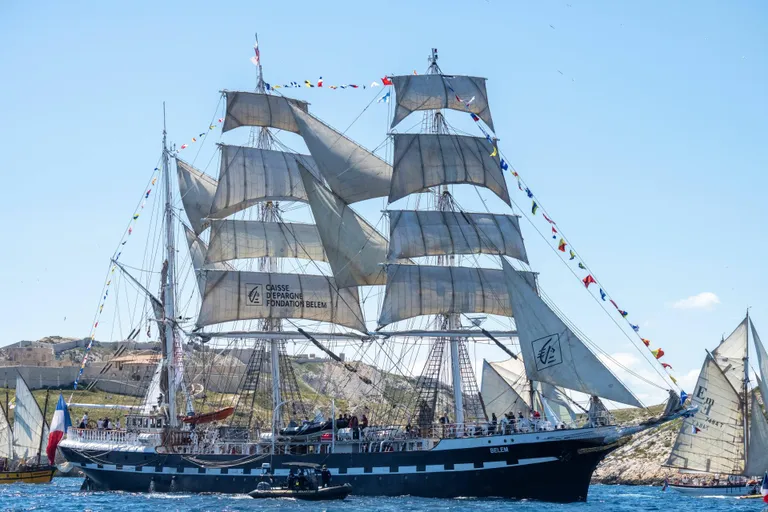 Kreekast Prantsusmaale tõi olümpiatule üle Vahemere purjekas Belem, mis oli teel kaksteist päeva. Pildil on Belem Marseille' sadamas.
