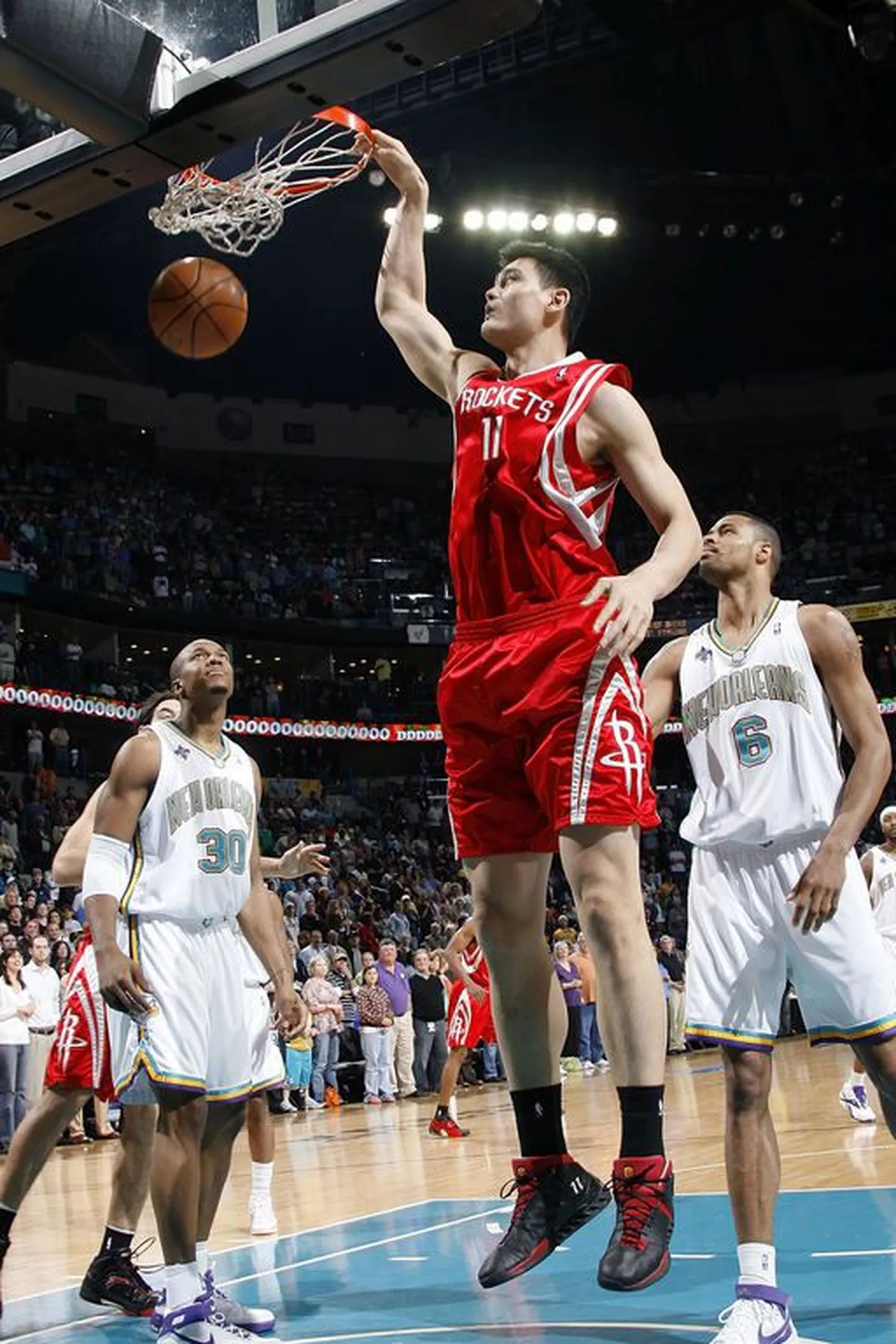 Yao Ming (punases).