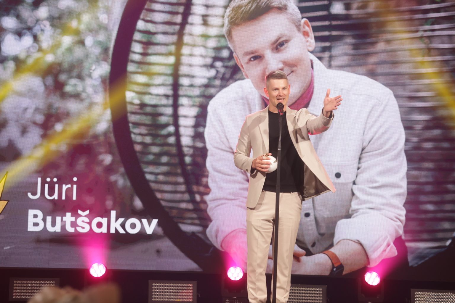 Aasta saatejuhiks valiti 2023. aasta meelelahutusauhindadel Jüri Butšakov.