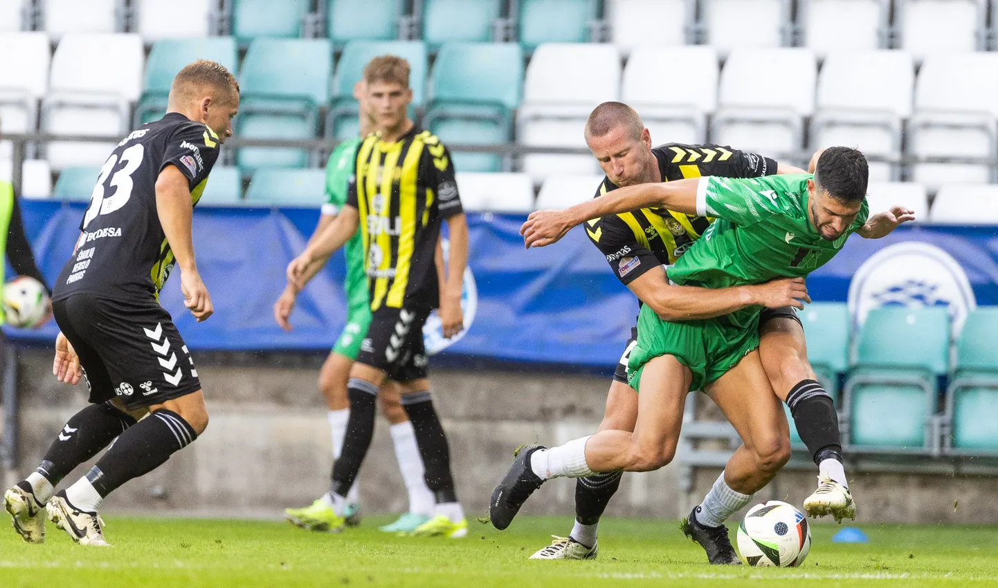 FCI Levadia mängijad (rohelises).