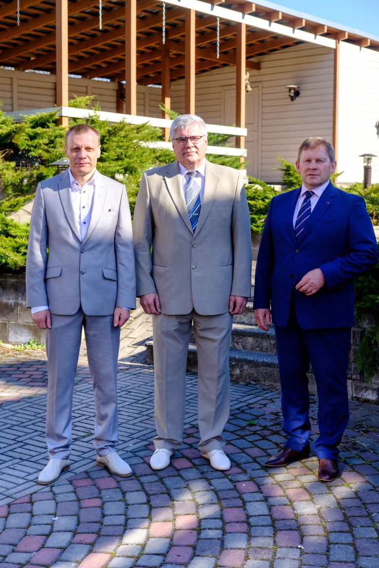 Taasiseseisvumise järel on Valgamaal olnud neli maavanemat ja üks tema kohustuste täitja. Maavanema rollis on olnud teiste seas Margus Lepik (vasakult), Georg Trašanov ja Rein Randver.