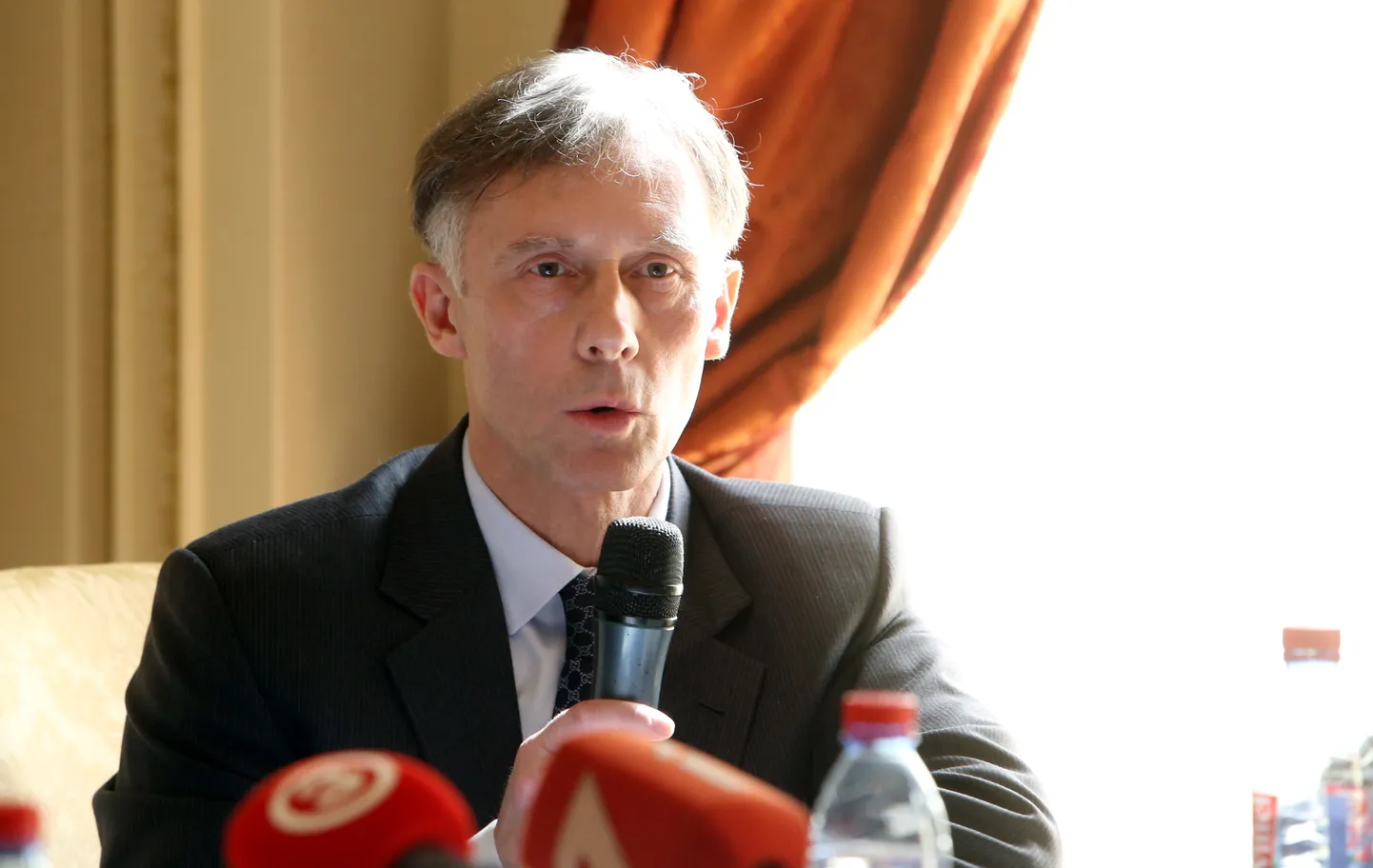 Нил Журавлев