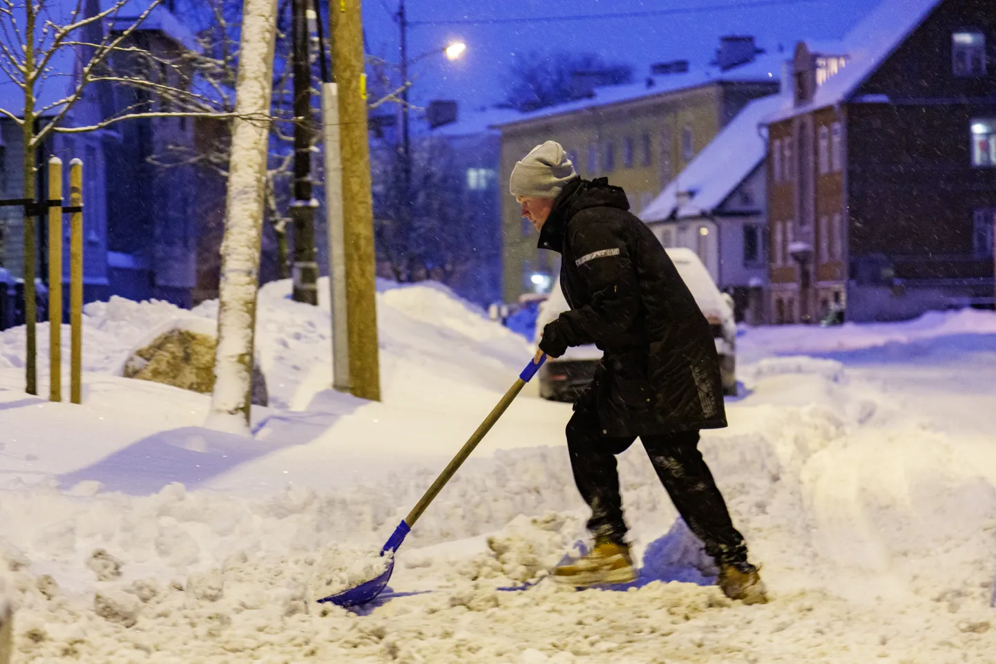 13.12.2022, Tallinn
Lumetorm Tallinnas. Ilm hommikul. Uue maailma tänavad
Foto Mihkel Maripuu, Postimees