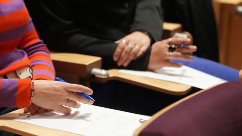 Pomanjkanje financiranja spremenilo format svetovnega nareka v latvijščini