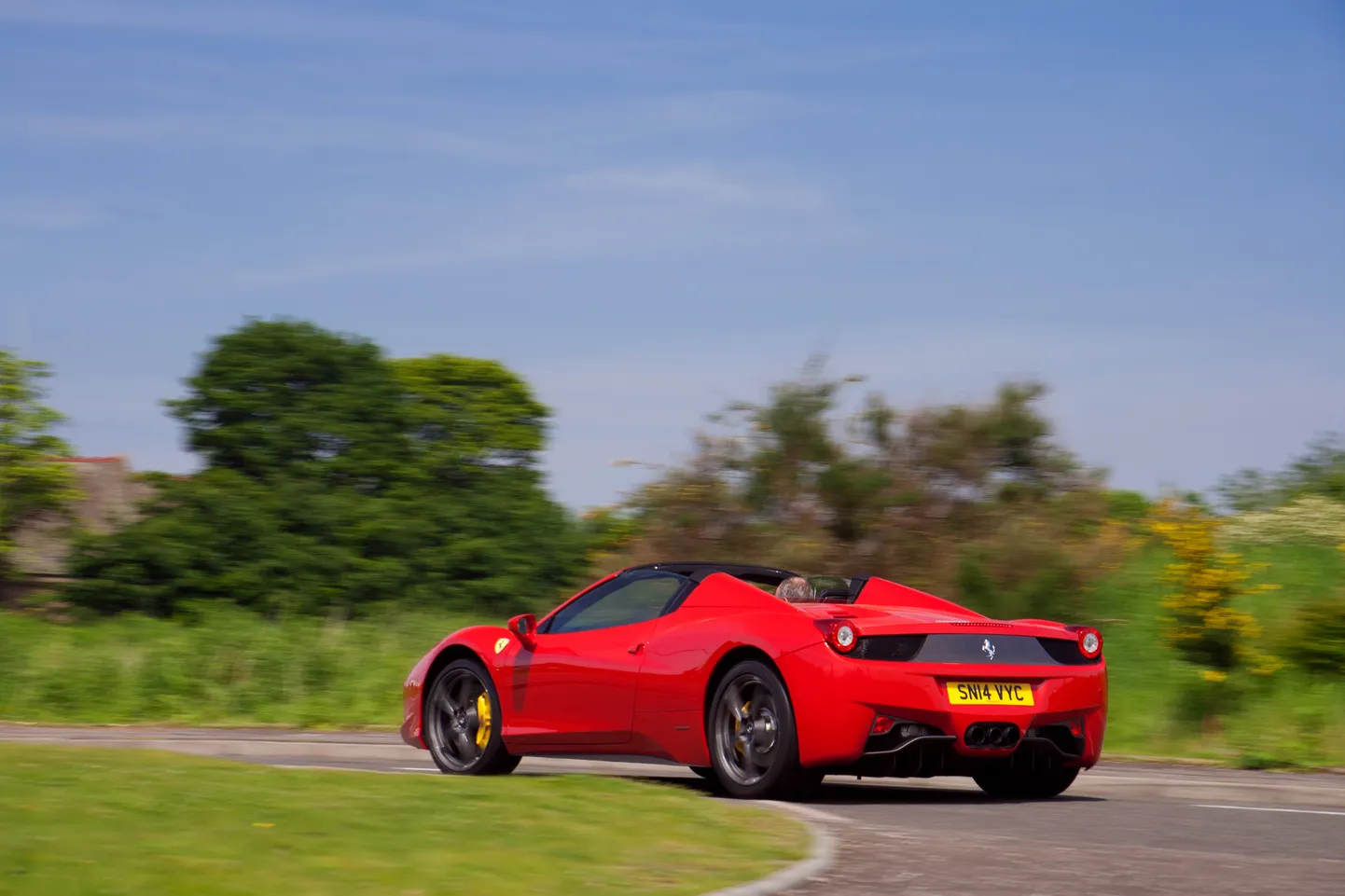 Автомобиль Ferrari