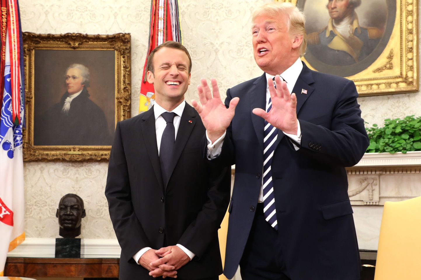 Emmanuel Macron (vasakul) ja Donald Trump täna Ovaalkabinetis.