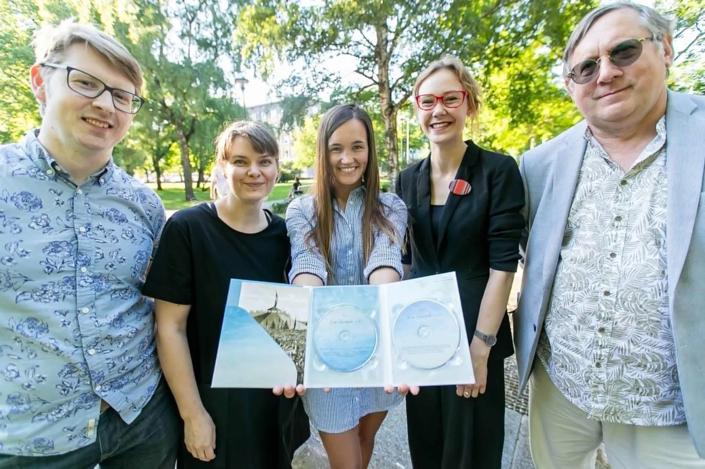 Laulupeo plaadi tegijad (vasakult paremale): Mihkel Truman, Jaanika Truman, Merke Maria Alev, Katariina Päts, Priit Kuulberg.