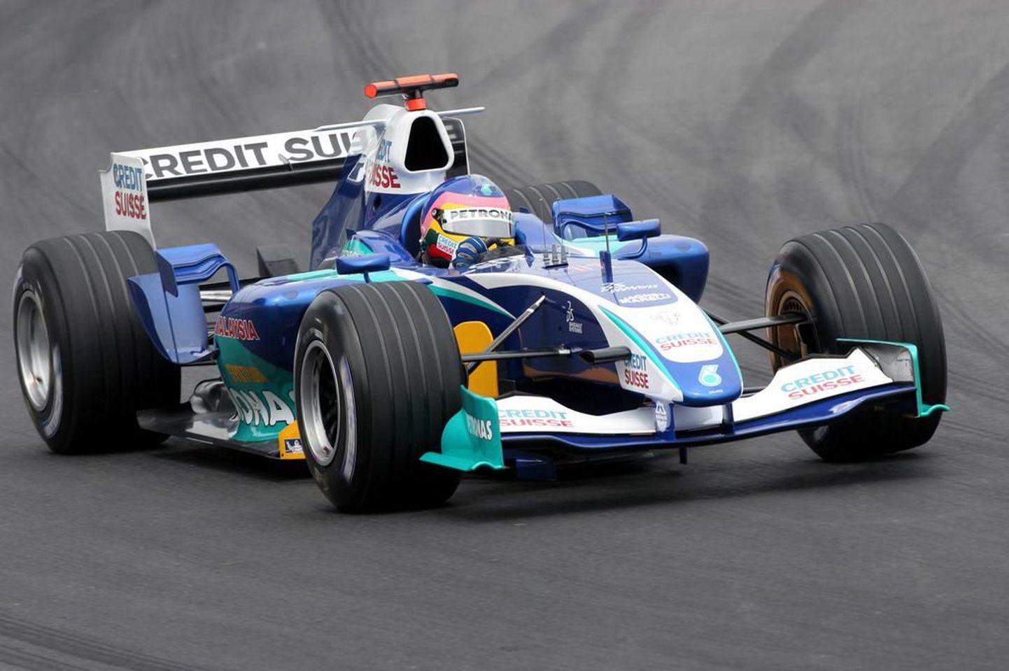 Jacques Villeneuve Sauberi vormel-1 auto roolis.