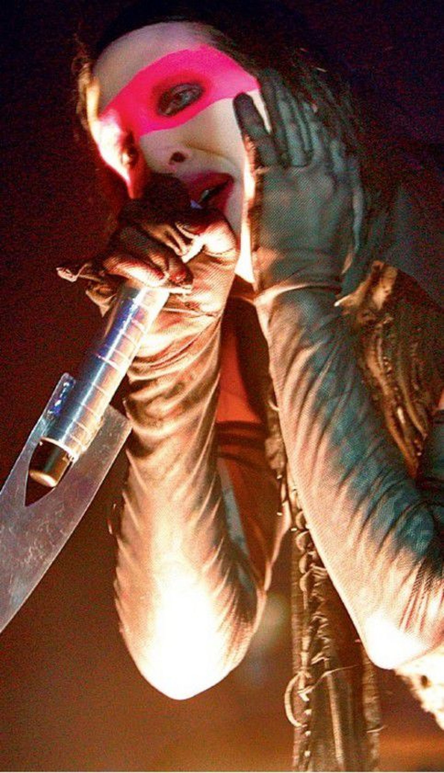 okitsirkus on ameerika rokiklouni Marilyn Mansoni tegevusvaldkond.