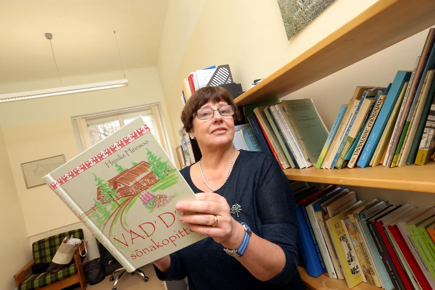 «Vad´d´a sõnakopittõja» autor Heinike Heinsoo oma kabinetis Philosophicumi neljandal korrusel.