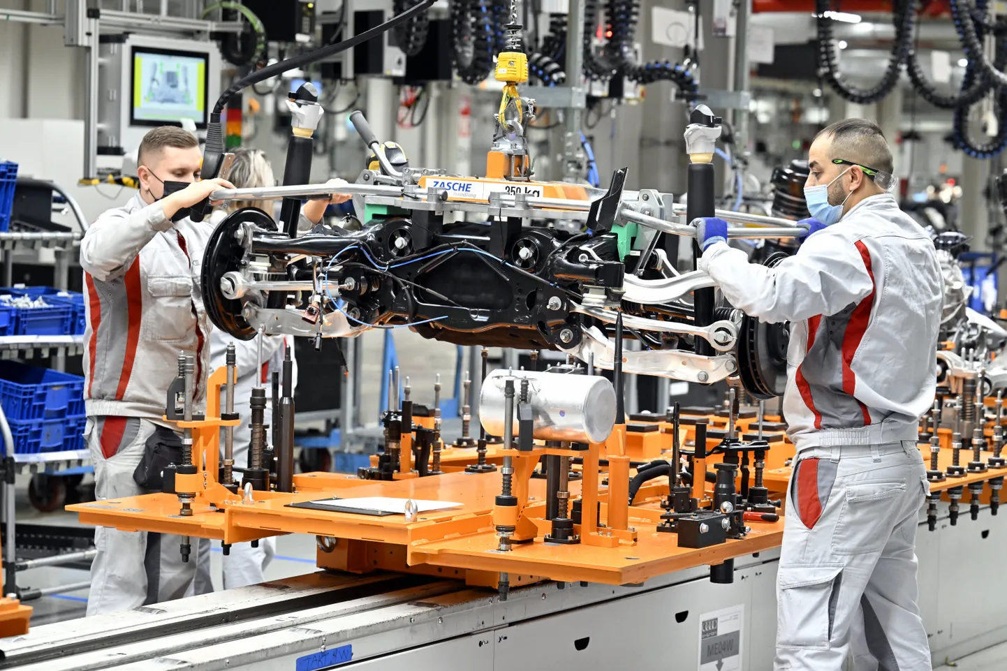 Производство электромобиля AUDI e-tron.