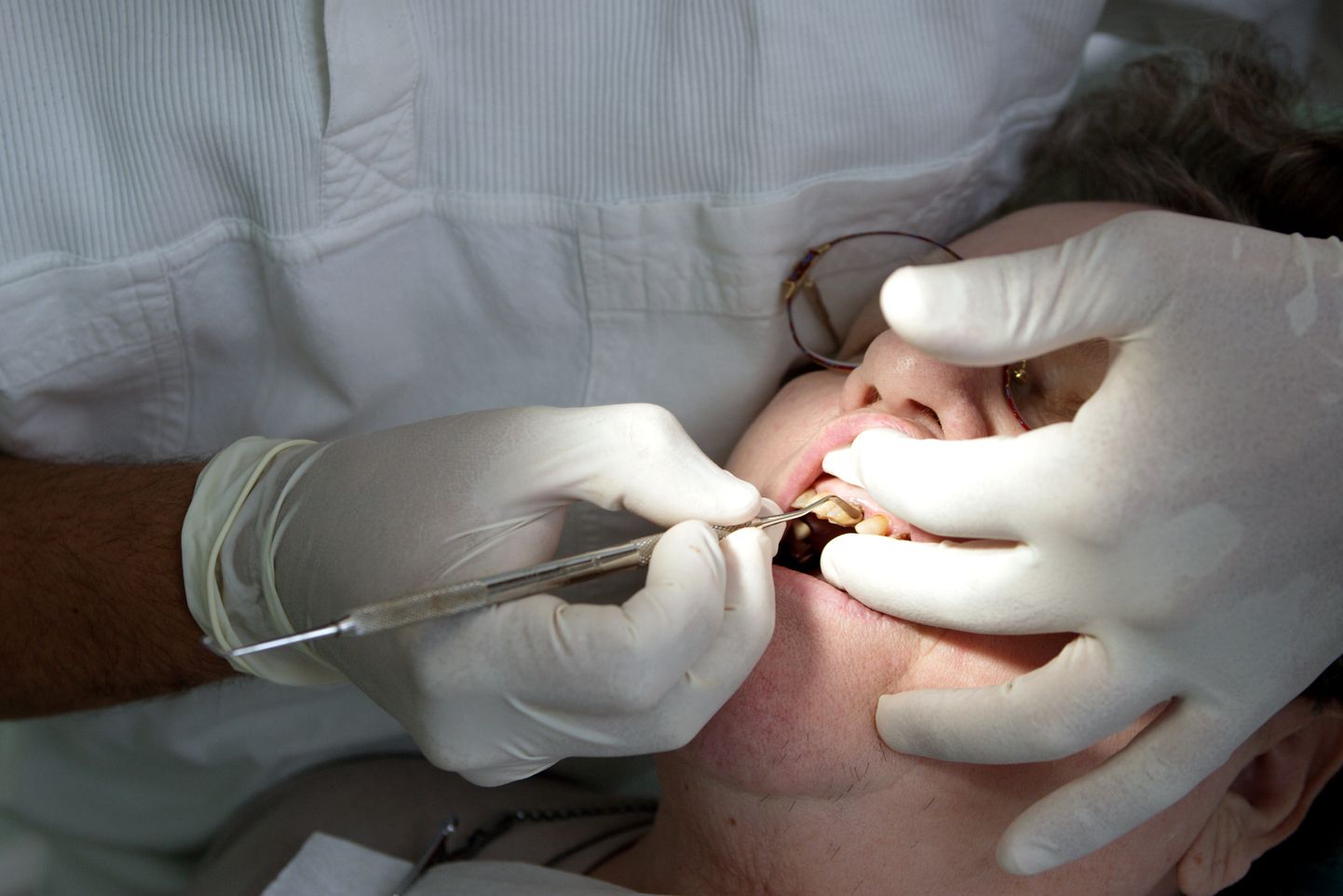 Зубные врачи решили поддержать деятелей культуры финансово.