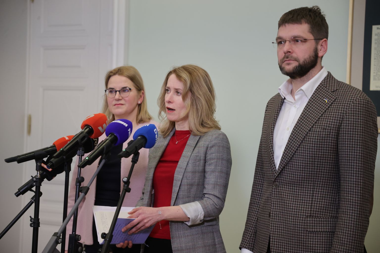 Esmaspäeval andsid ülevaate koalitsioonikõnelustest Kaja Kallas (Reformierakond), Liisa-Ly Pakosta (Eesti 200) ja Jevgeni Ossinovski (Sotsiaaldemokraatlik Erakond).