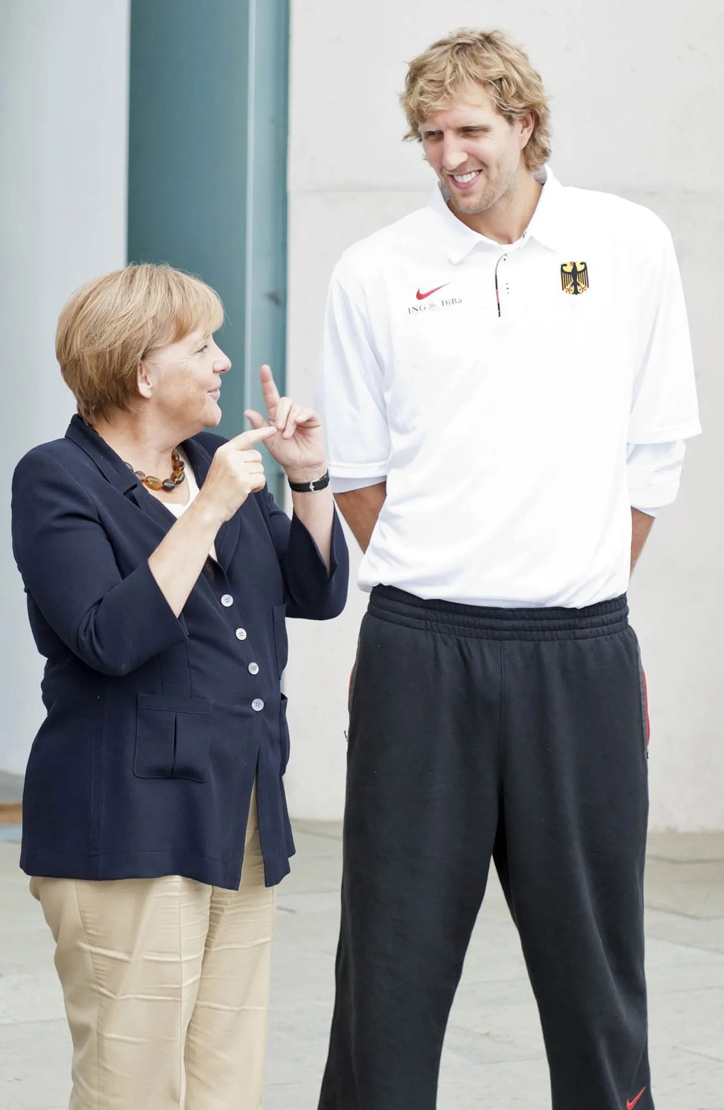 Dirk Nowitzki ja Angela Merkel.
