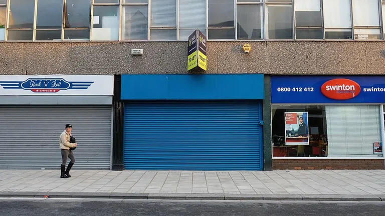 Закрытые магазины в Британии.