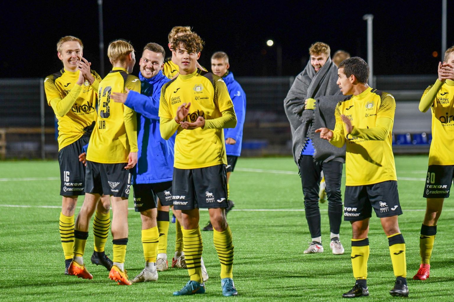 Viljandi Tulevik sai esmaspäeva õhtul Pärnu Rehepapi kunstmuruväljakul meeste esiliiga 33. voorus tabelisse kolm üliolulist punkti võiduga 3:1 Pärnu jalgpalliklubi üle.