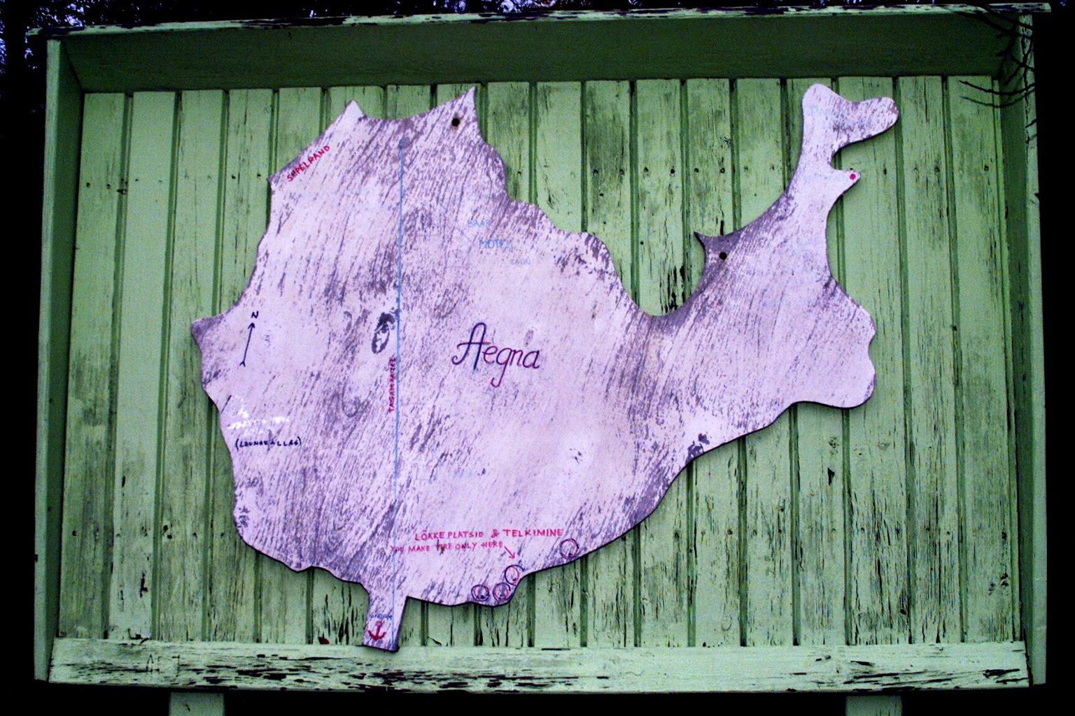 Деревянная карта в порту острова Аэгна