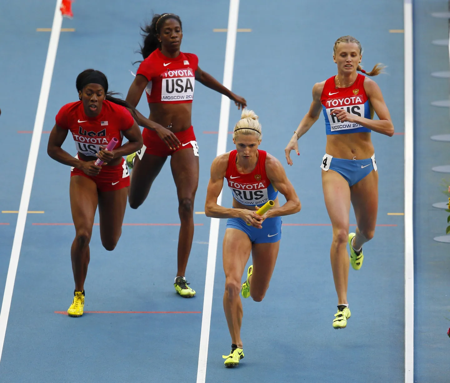 Сборная России на чемпионате мира по легкой атлетике в Москве выиграла финал в женской эстафете 4х400 м.