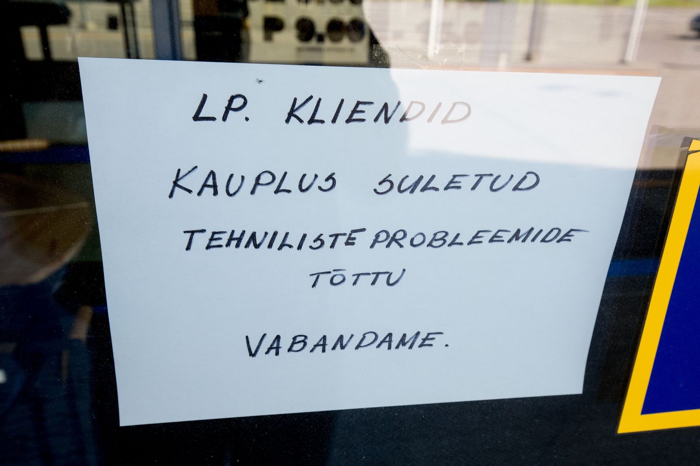 Eile maailma arvutivõrkudes levima hakanud lunavara on jõudnud otsapidi Eestisse, kui ehituspoekett Ehituse ABC sulges täna kõik on kauplused.