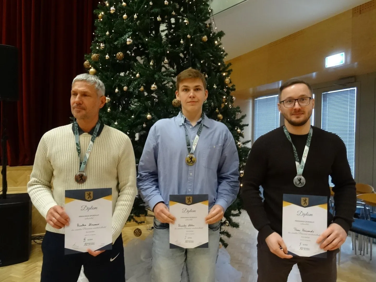Rondo Mikko (keskel) teenis Tõnu Heinmetsa (paremal) ja Ruslan Mironovi ees kulla.