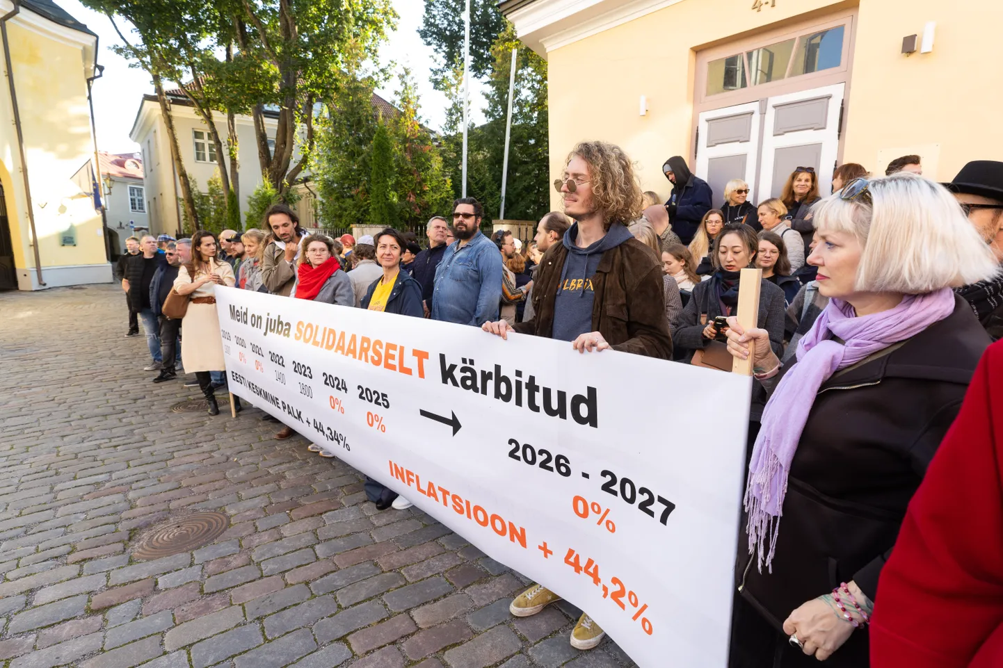 Teatriliidu pikett Stenbocki ees.