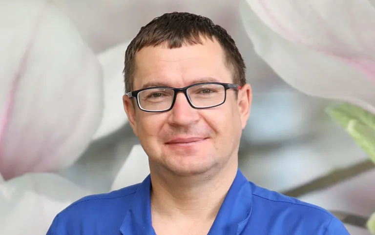 По словам доктора Семыкина, последние исследования выявили, что вакцинация беременных против коронавируса никаким образом не влияет на плод и не увеличивает частоту выкидышей.