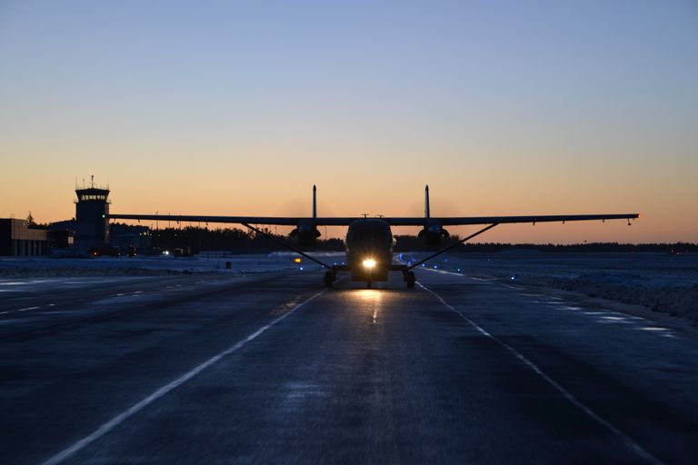 Ameerika Ühendriikide kingitud transpordilennuk M-28 Ämari lennuväljal.