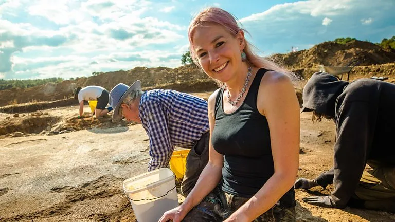 Alice Roberts sarjast «Digging for Britain» ütles, et ta pole varem näinud midagi nii hästi säilinut, kui kalmistul välja kaevatud mõõk.