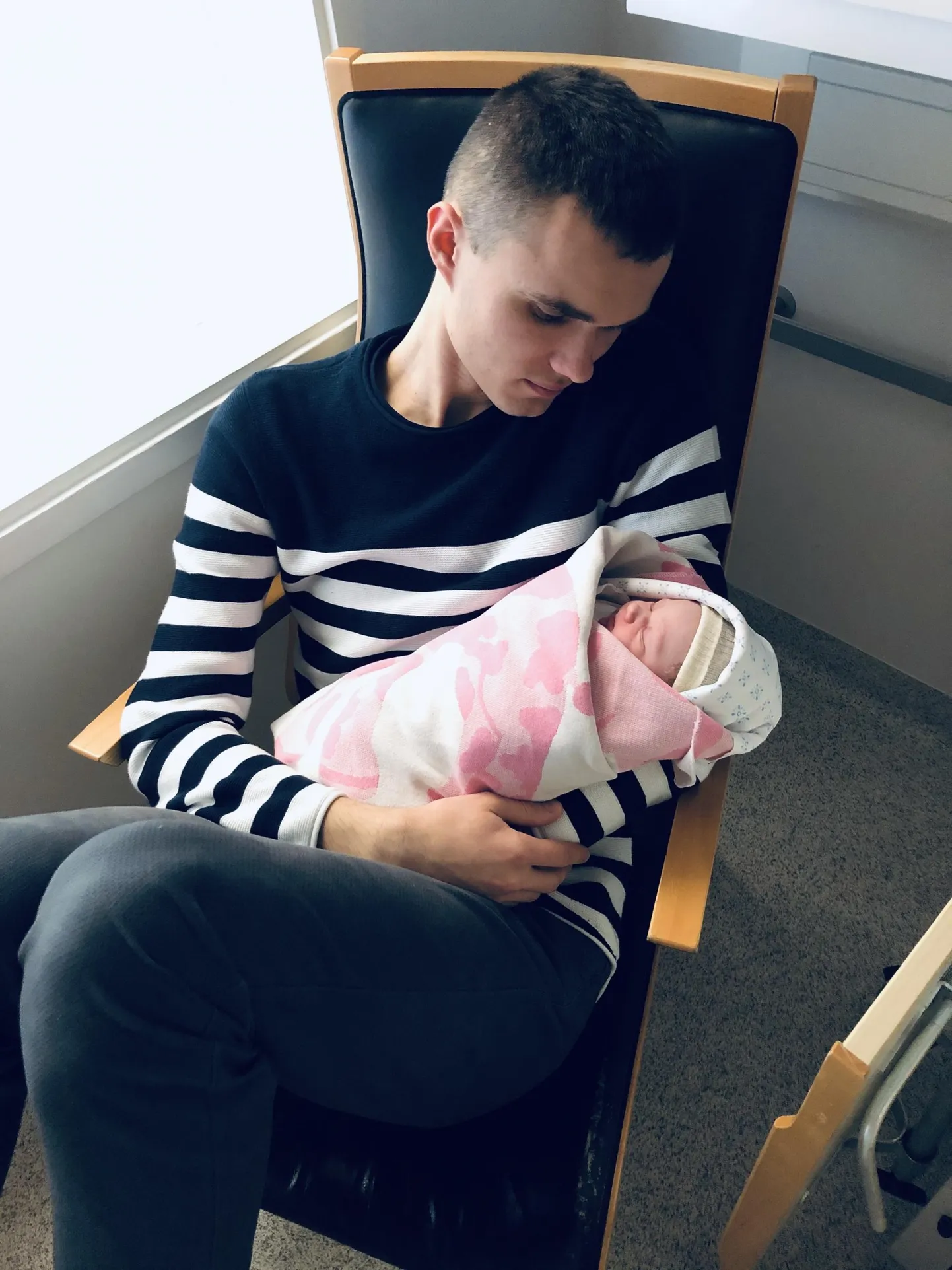 Andri Võsokovski koos oma pisitütre Maiaga