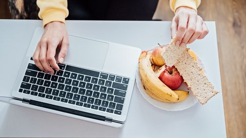 BAKTERITE PESA? ⟩ Kui sulle meeldib arvutis tööd tehes süüa, siis ekspertidel on halbu uudiseid