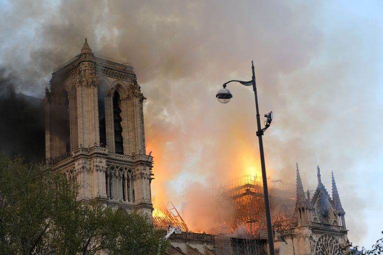 Pariisi Notre-Dame'i põleng 15. aprillil