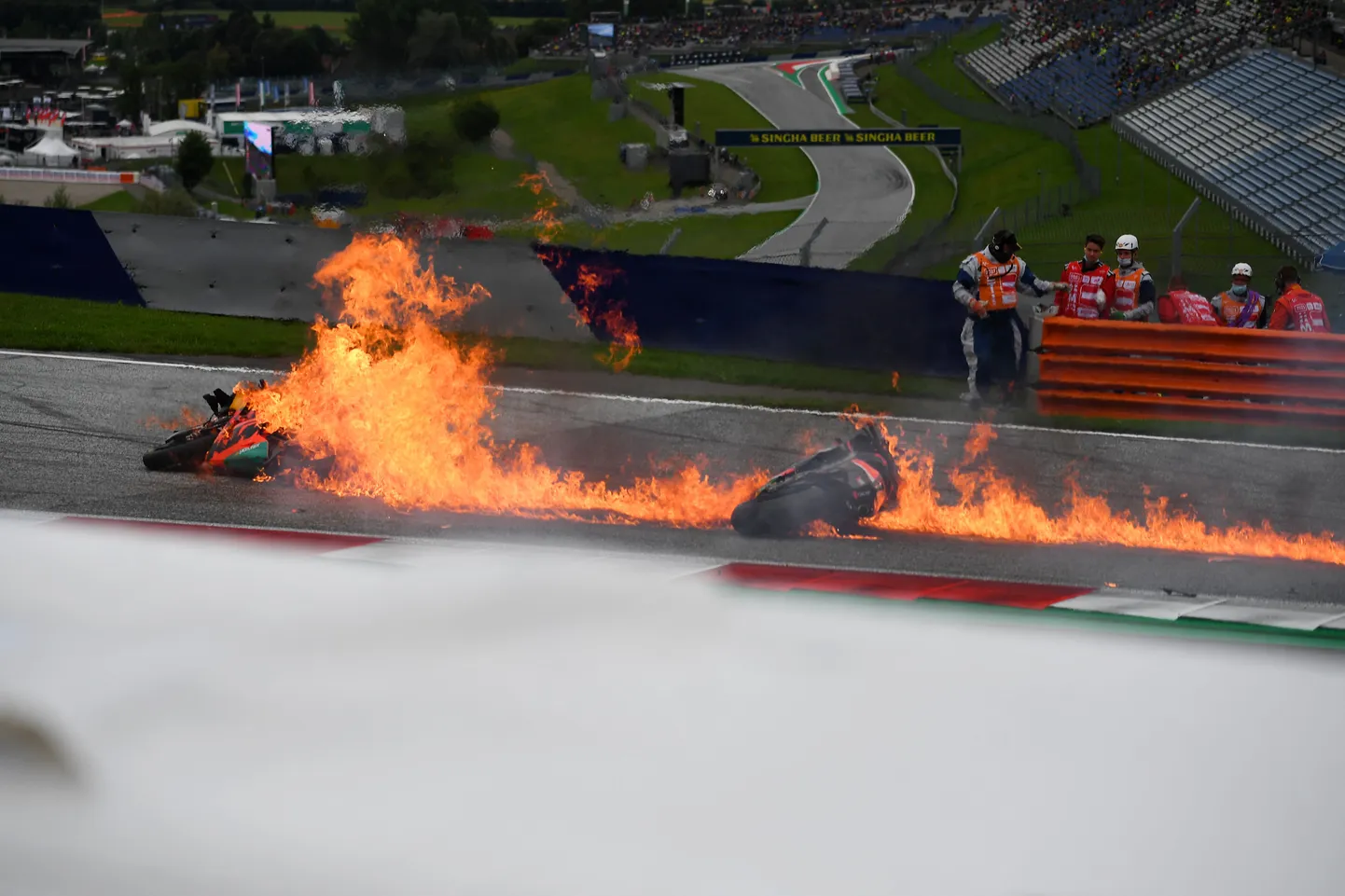 Põlema süttinud mootorratas MotoGP sarjas. Foto on illustratiivne.