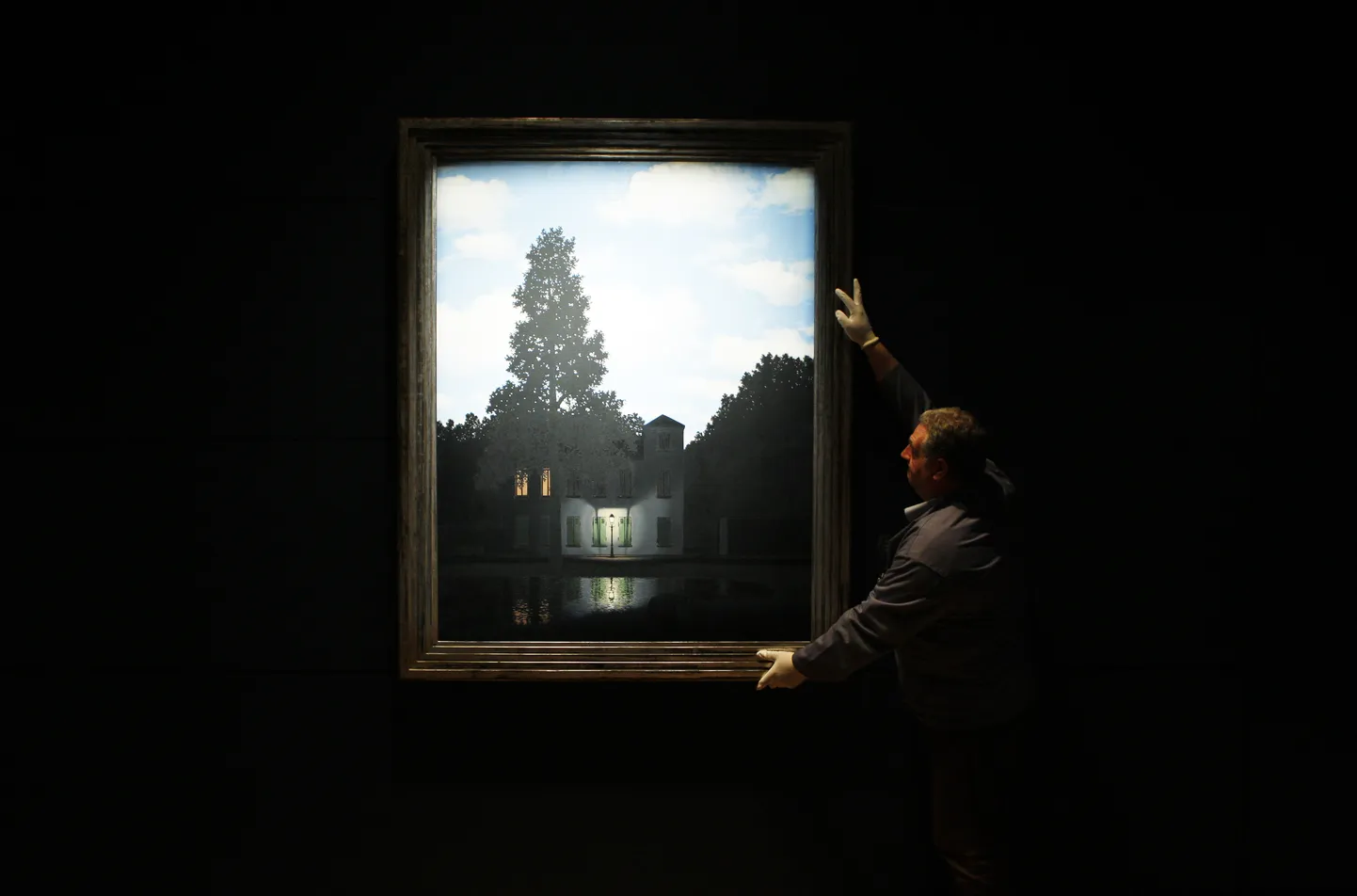 René Magritte'i 1954. aasta maal  «Valguse impeerium»  müüdi teisipäeval rekordsumma eest.